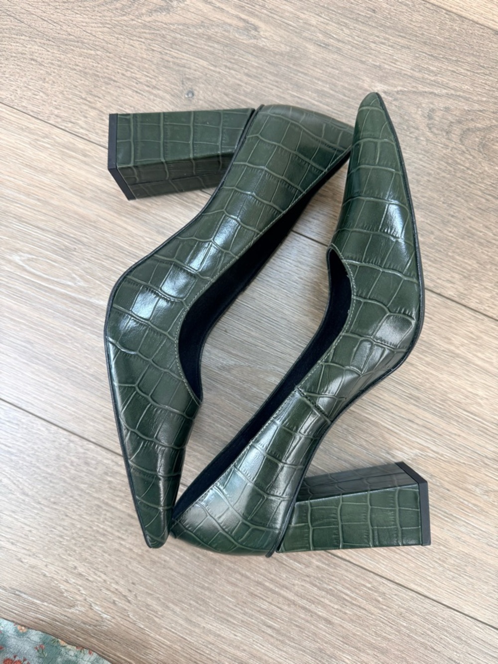 L'INTERVALLE Dark Green Croc-Embossed Pointed Toe Pumps - Picture 2 of 8